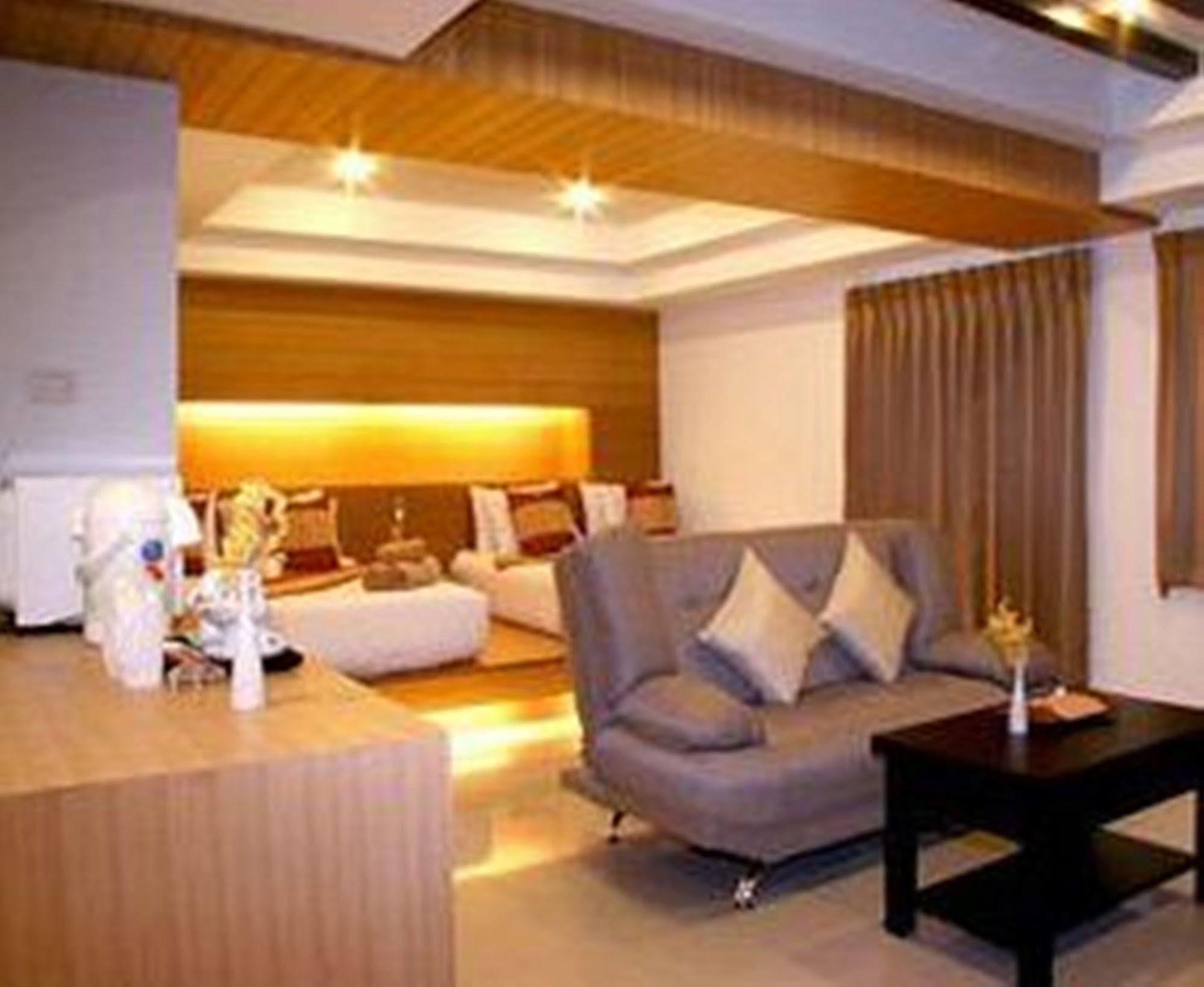 Tanawit Hotel & Spa Хуа Хин Екстериор снимка