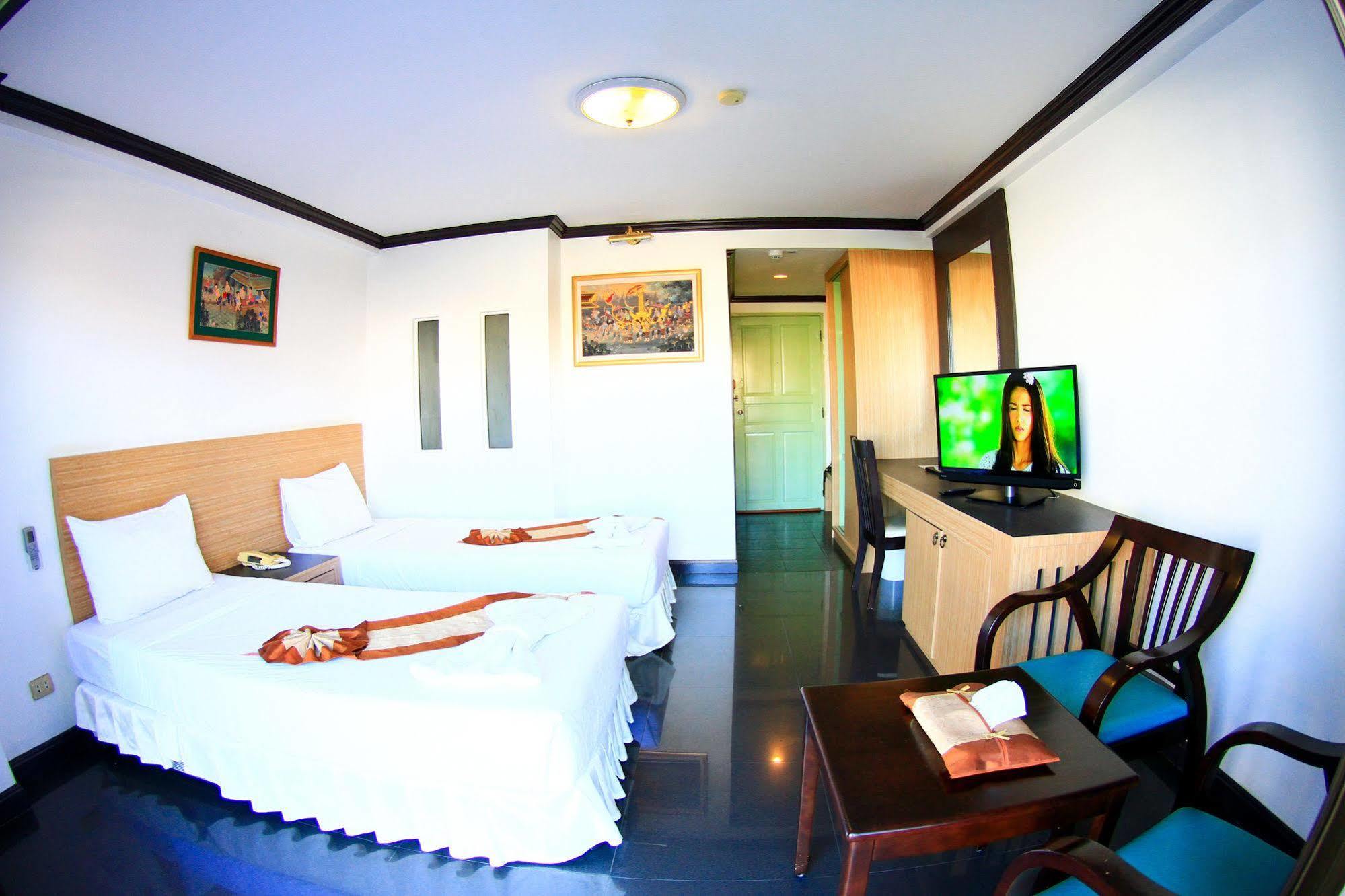 Tanawit Hotel & Spa Хуа Хин Екстериор снимка