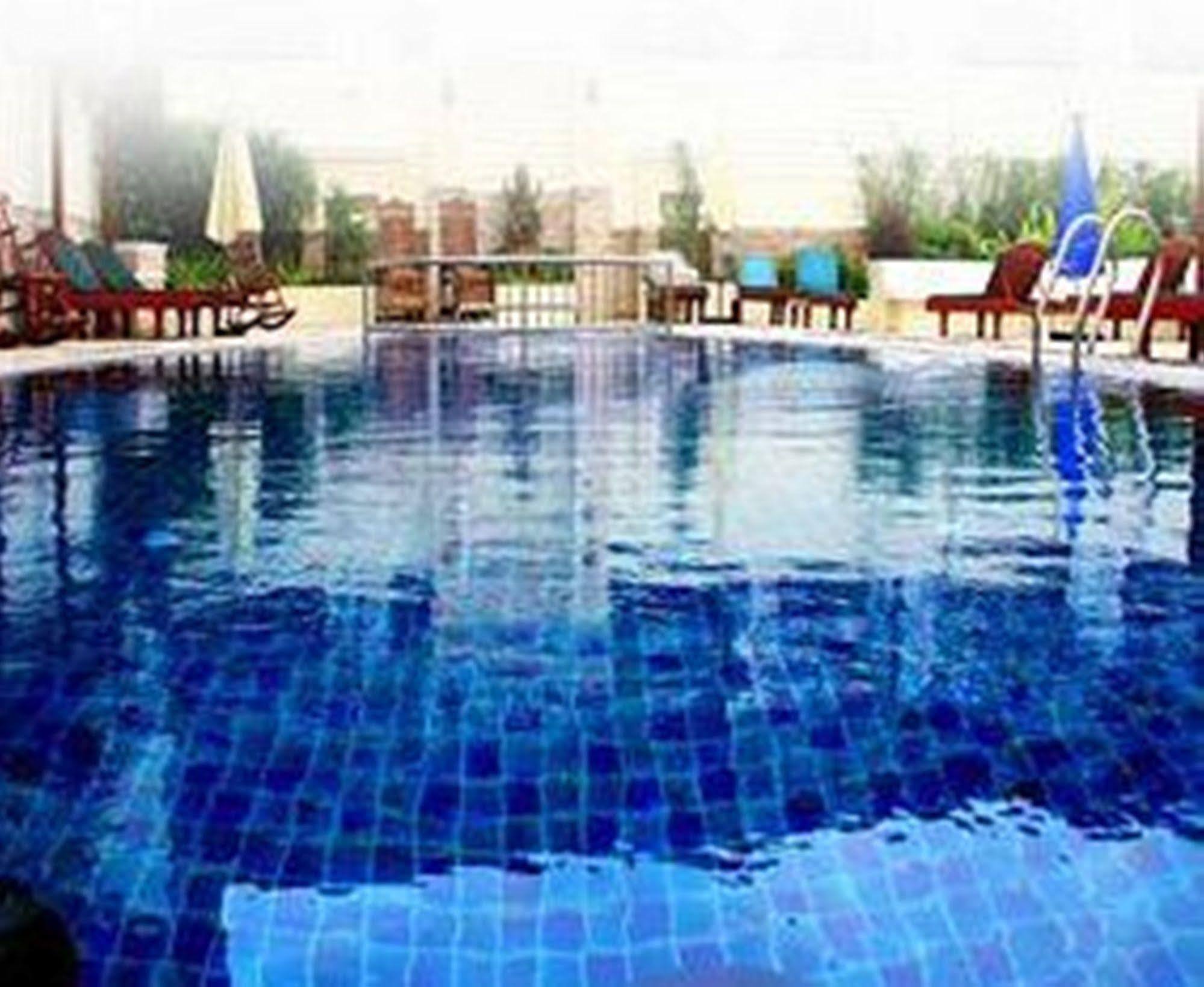 Tanawit Hotel & Spa Хуа Хин Екстериор снимка
