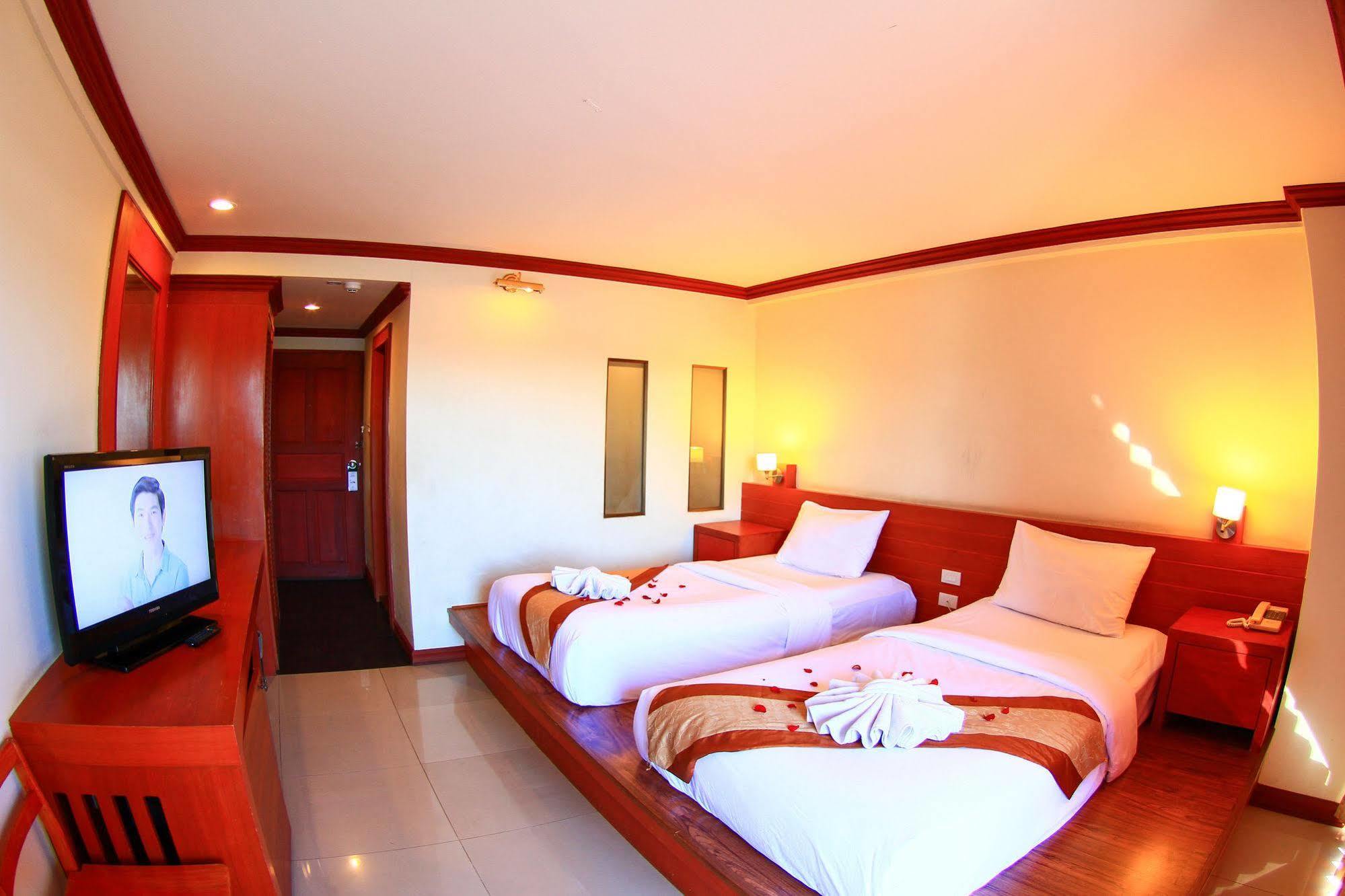 Tanawit Hotel & Spa Хуа Хин Екстериор снимка