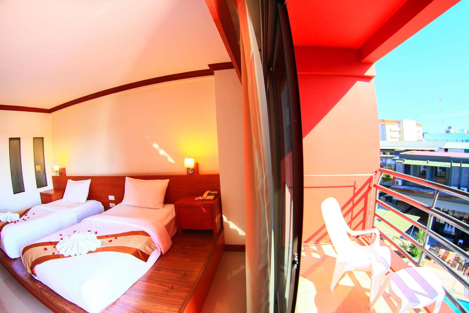 Tanawit Hotel & Spa Хуа Хин Екстериор снимка